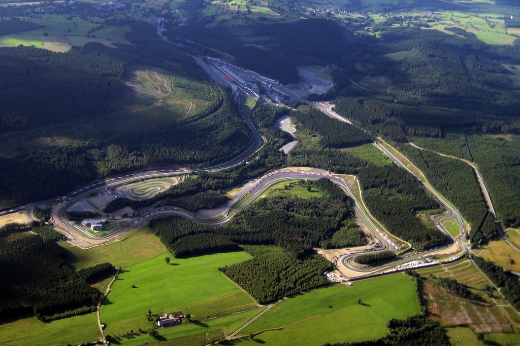 Hotel Francorchamps Pitlane Lodge Exterior photo